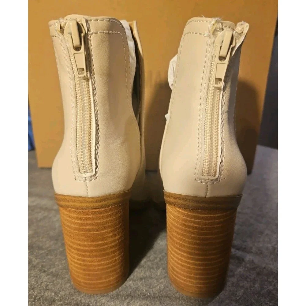 Never Worn NWT Steve Madden Novita Women's Booties, Bone Size 6 Pointed Toe